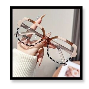 (New in package)Stylish Brown and Tan Women's Sunglasses